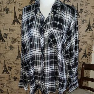 Peace & Pearls | B+W Plaid Tunic